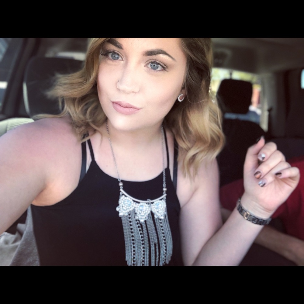 Meet your Posher, Leslie